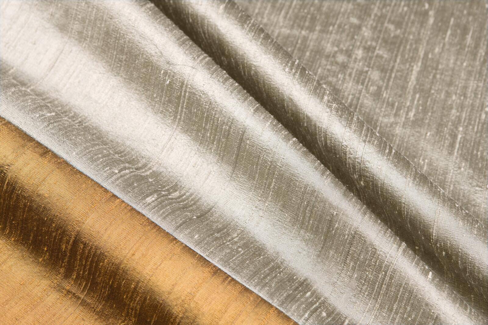 De ce sa alegi o draperie din matase naturala tesuta manual – ghid complet